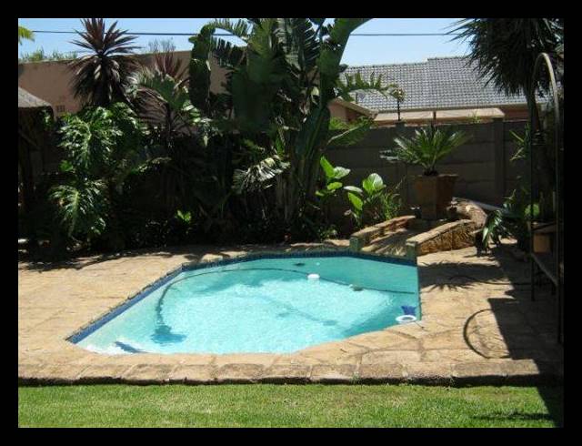 3 BEDROOM HOUSE FOR SALE IN RHODESFIELD